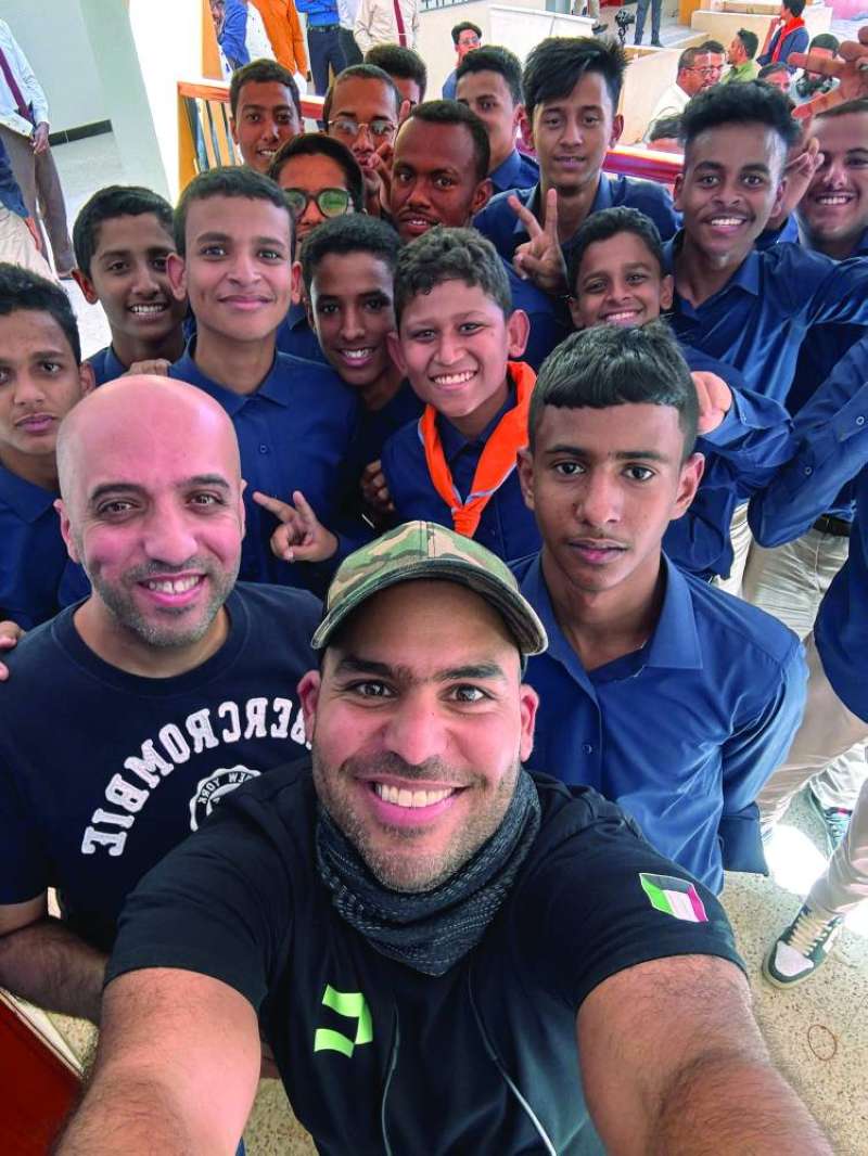 


العثمان والمخرج عبدالعزيز العنزي مع طلبة مدرسة مجموعة الصناعات الوطنية 