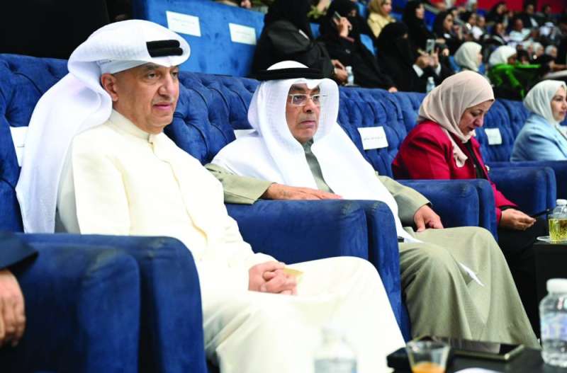 


المقصيد متوسطاً القادة التربويين في المهرجان 	(تصوير نايف العقلة) 