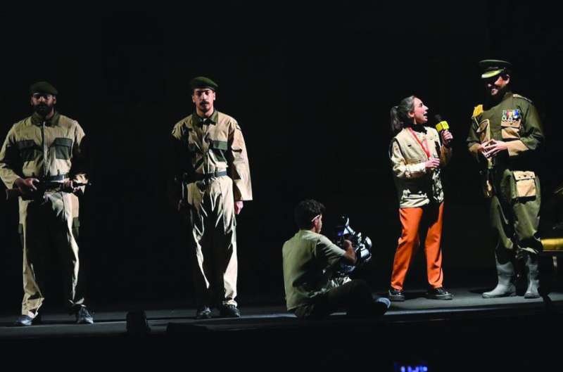 


من العرض المسرحي 