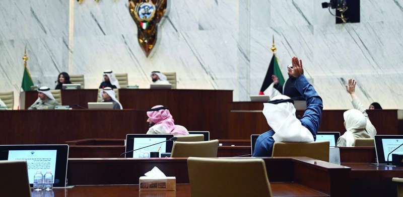 


تصويت خلال الجلسة	 (تصوير نايف العقلة) 