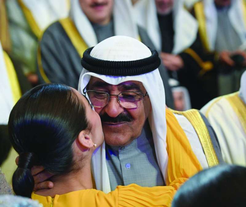 


إحدى الزهرات تطبع قبلة على خد سمو الأمير 