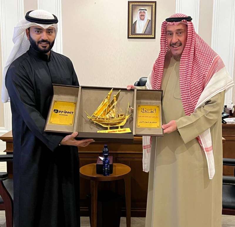 الشيخ فيصل الحمود مع الكابتن محمد الشطي