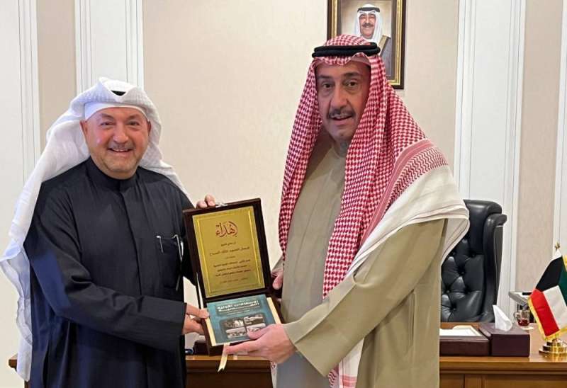 الشيخ فيصل الحمود مع الدكتور عباس الطراح 