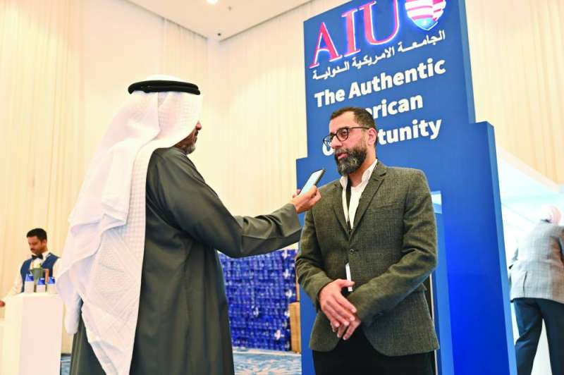 محمد القطان متحدثاً للزميل تركي المغامس