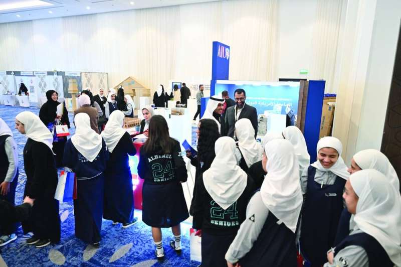 إقبال على جناح AIU في المعرض