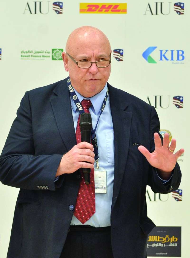 مايكل بشكو ملقيا كلمته 