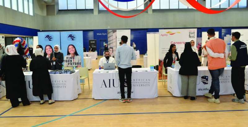 الرد على استفسارات الطلبة 