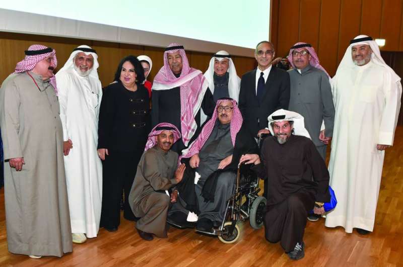 


لقطة تذكارية في «يوم الأديب الكويتي» 