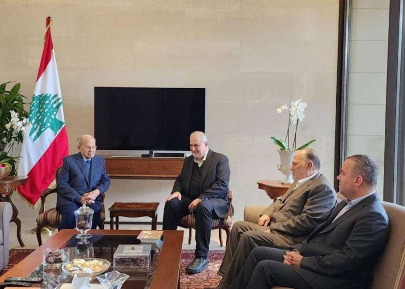 عون مستقبلاً وفد كتلة نواب «حزب الله» في الرابية