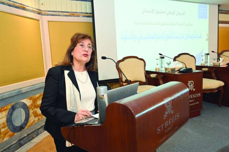 الفريح متحدثة في الملتقى