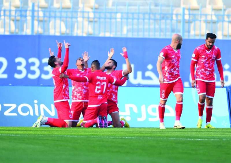 


لاعبو الفحيحيل يحتفلون بالفوز على السالمية 