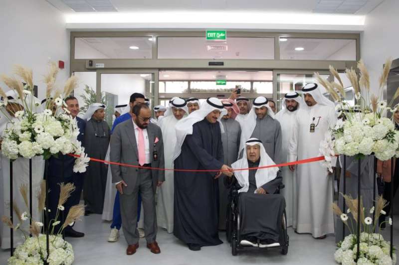 


العوضي مشاركاً الغانم قص شريط الافتتاح 