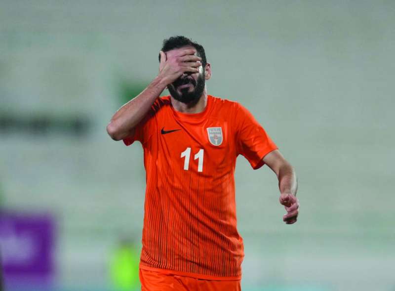 


لقطة للأردني أحمد عرسان تعكس حال فريق كاظمة 