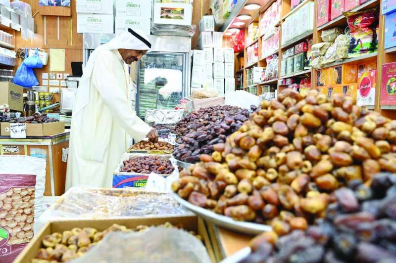 الصائمون يحرصون على توافر «فاكهة رمضان»