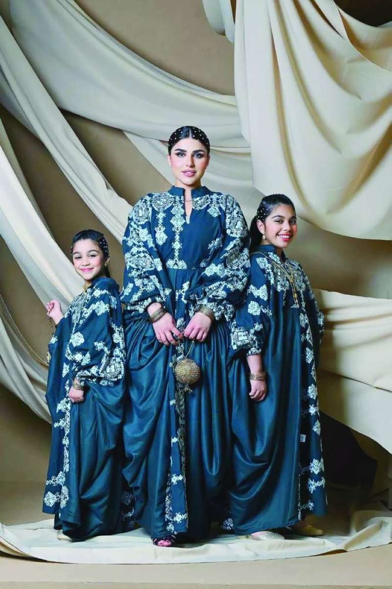 


شيماء سليمان وابنتاها 