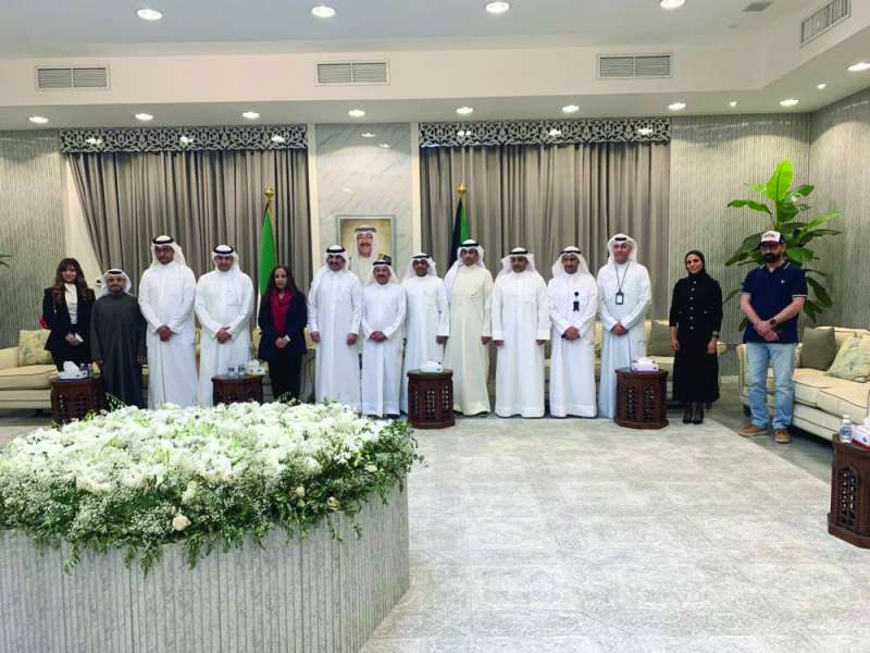 


قياديو «الإعلام» مع ممثلي «فاست للاتصالات» 