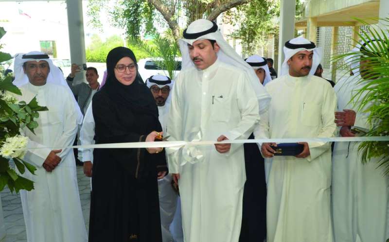 العسعوسي والمطيري يفتتحان مكتب العارضية لخدمة العملاء (تصوير سعود سالم)