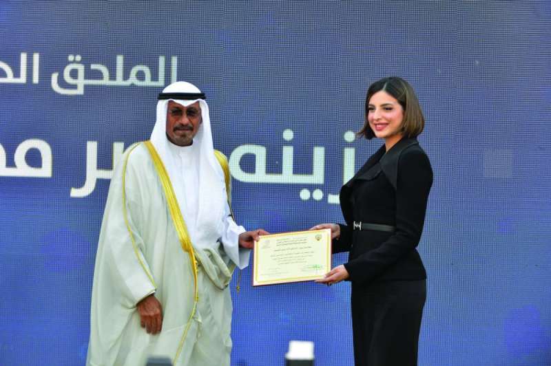 كريم إحدى الخريجات