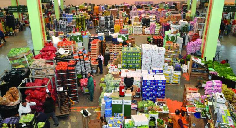 


الخير كثير والأسعار مناسبة 	(تصوير سعود سالم) 