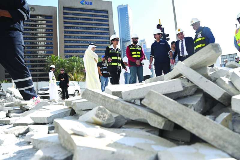 الوزيرة المشعان متفقدة بدء أعمال الصيانة في الدروازة عصر الأربعاء	 (تصوير نايف العقلة) 