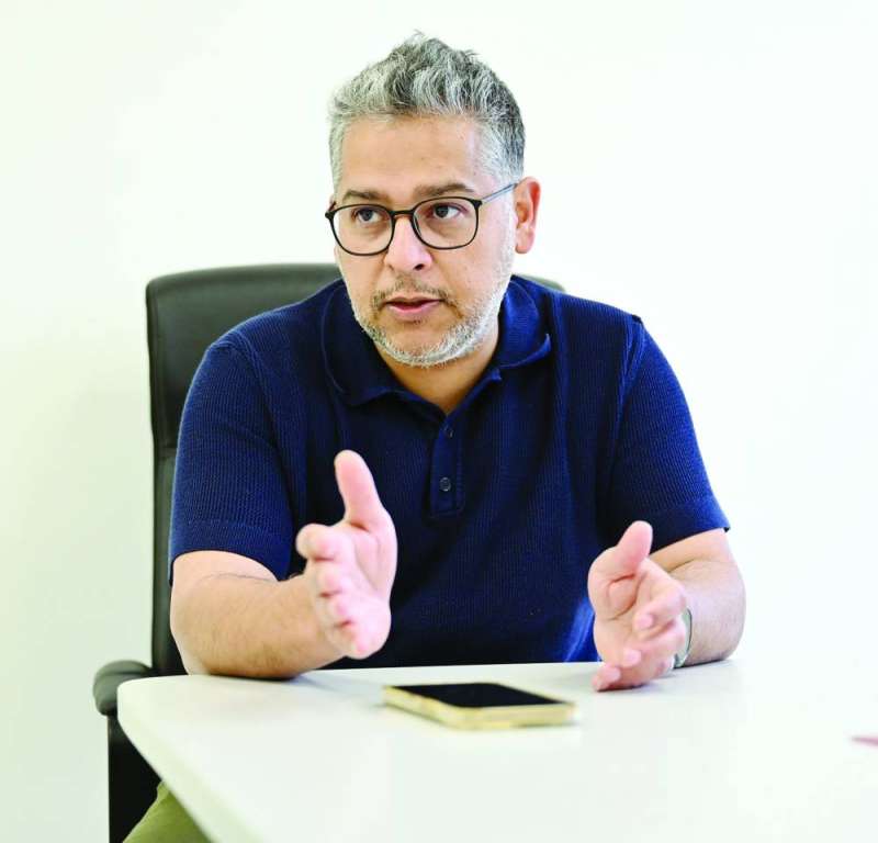 


الدكتور فيصل الهاجري متحدثاً لـ«الراي» 	(تصوير أسعد عبدالله) 