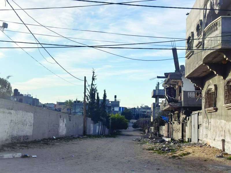 


المنزل الذي تعرّض للقصف خلف إقامة الوفد 