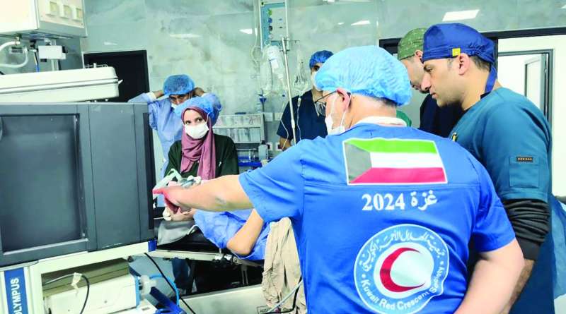 


معاينة لحالة أحد المرضى 