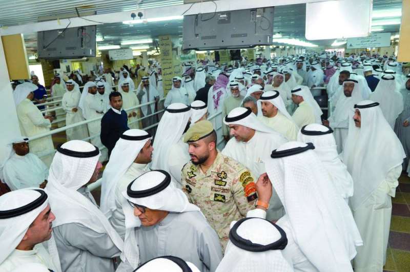 جمع كبير من المعزين