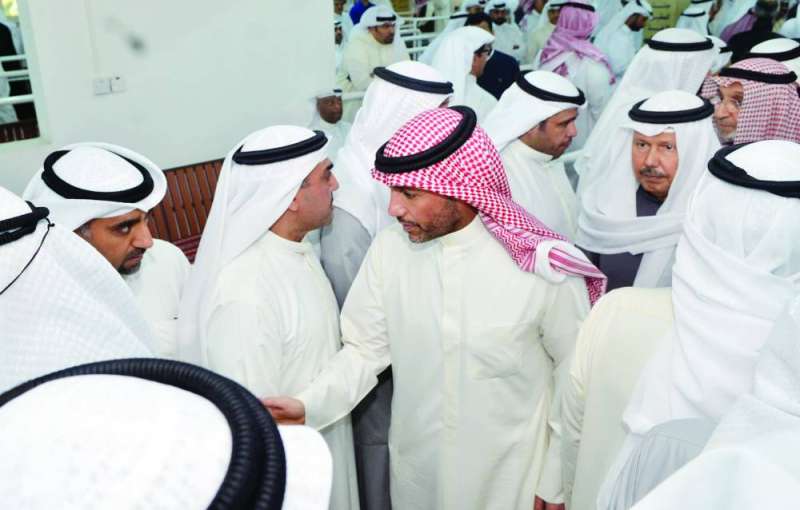 مرزوق الغانم يقدم التعازي 