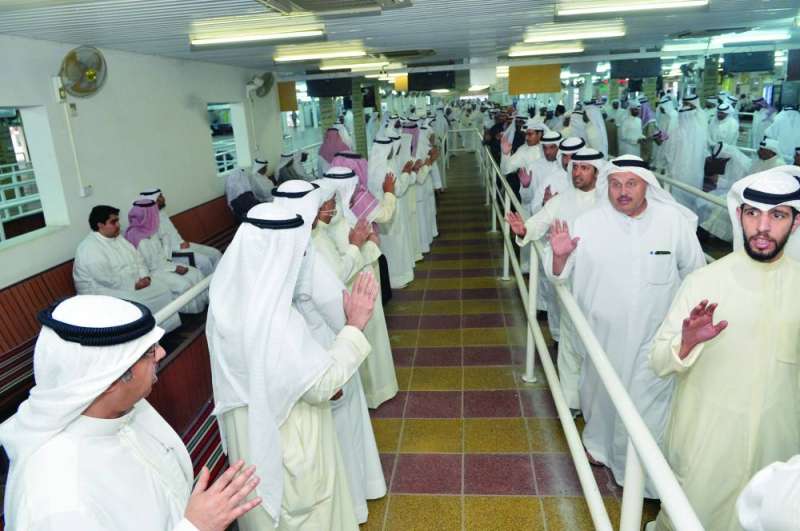 الزميل وليد الجاسم مع حشود المعزين 