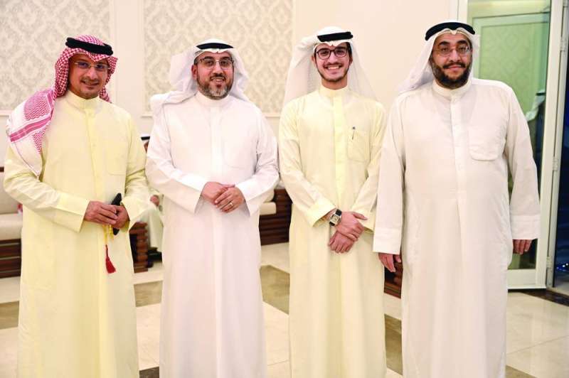 


النائب السابق أسامة الشاهين مهنئاً 