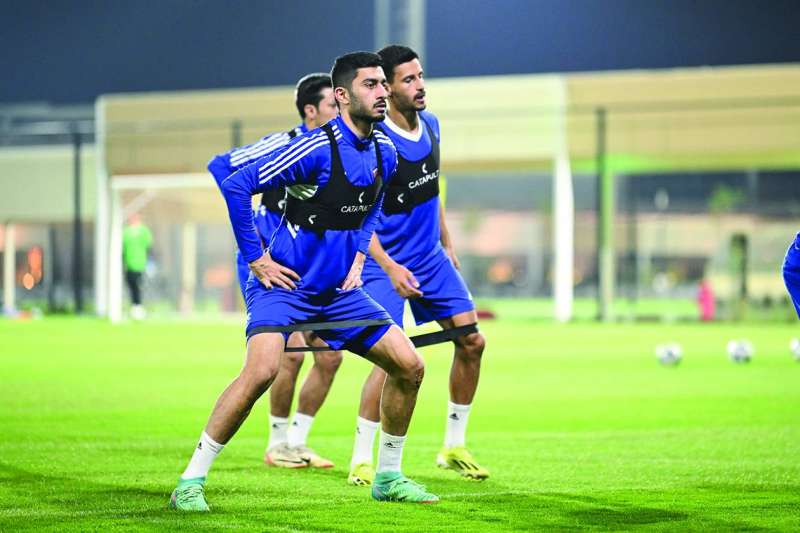 عبدالمحسن العجمي وحسن حمدان في تدريبات «الأزرق» بأبوظبي 