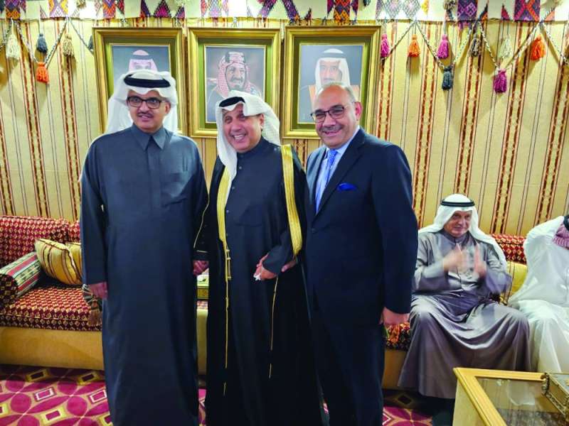 الشيخ حمد جابر العلي مع السفيرين السعودي والعراقي 