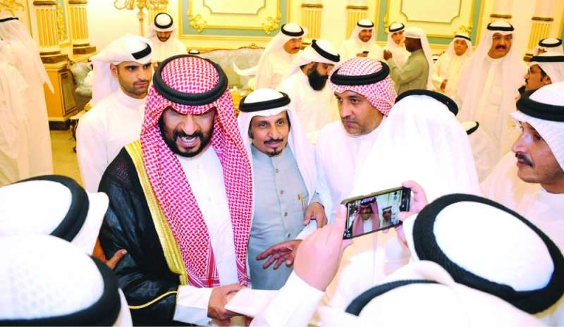 طلال الخالد مع المهنئين 