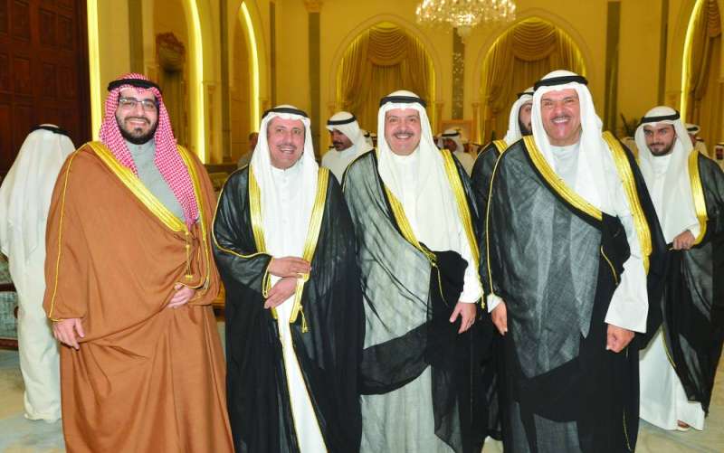 الشيخ سلمان الحمود والشيخ عزام الصباح وعدد من الحضور 