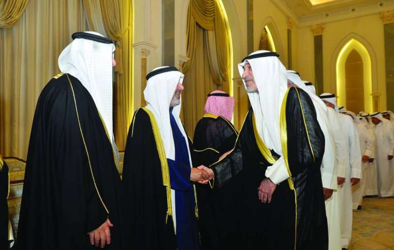 


الشيخ فهد اليوسف مُهنّئاً	(تصوير سعود سالم) 