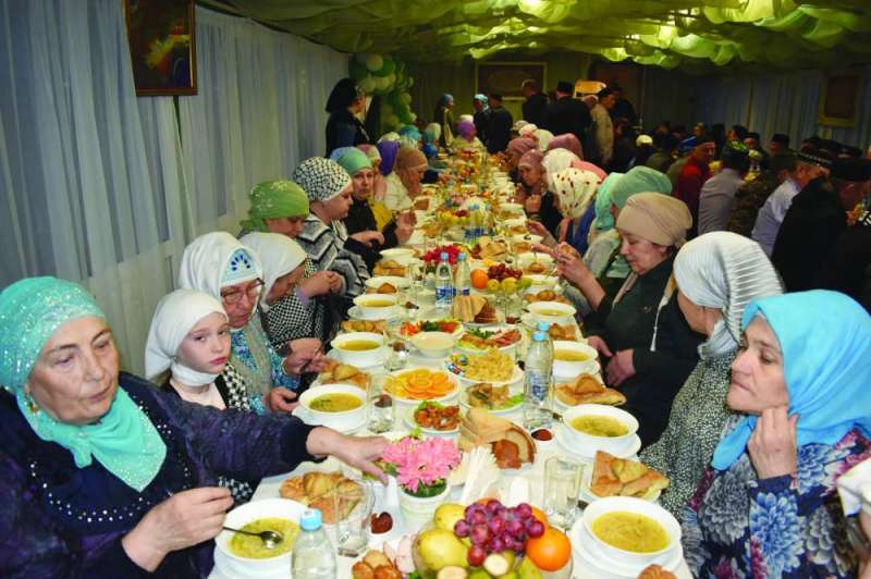 إحدى موائد الإفطار الجماعية في روسيا