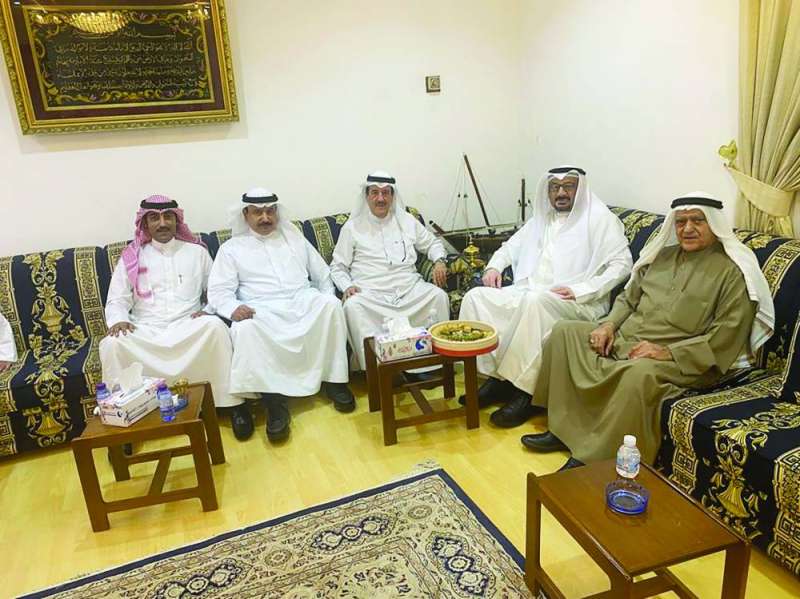 الوزير الغريب مع عبدالله المحيلبي والزميلين ناصر الفرحان ونايف كريم 