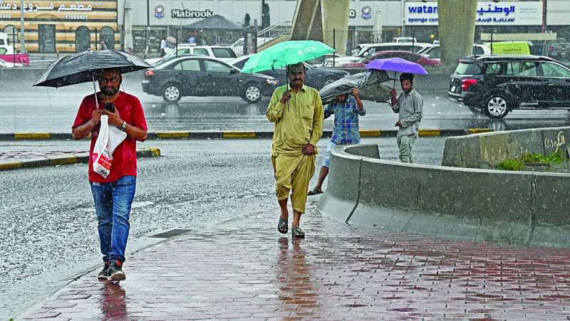 مظلات للحماية من المطر
