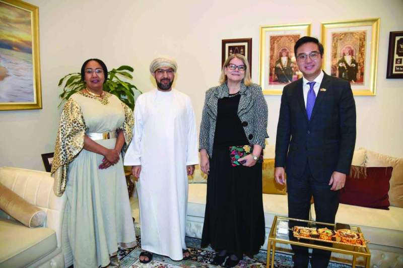 سفراء فيتنام والاتحاد الأوروبي وعمان مع المنسق المقيم للأمم المتحدة