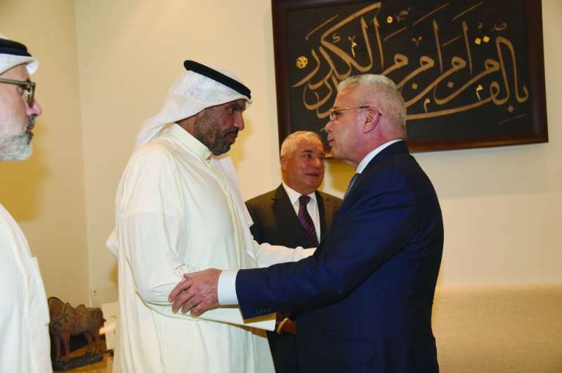  وزير الخارجية مستقبلاً سفير فلسطين رامي طهبوب 