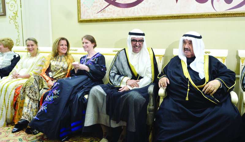 


 ناصر المحمد وضاري الفهد وعدد من السفيرات 