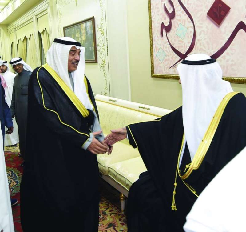 


ناصر المحمد مصافحاً صباح الخالد 