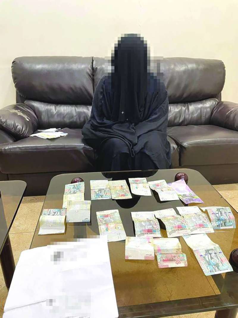 إحدى المتسوّلات عقب ضبطها 