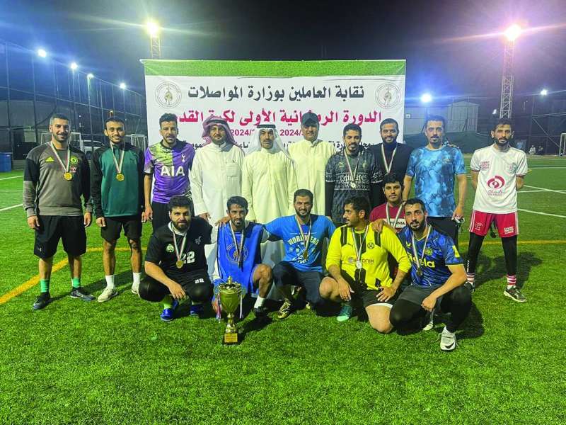 


قيادات النقابة يتوسطون الفريق الفائز 