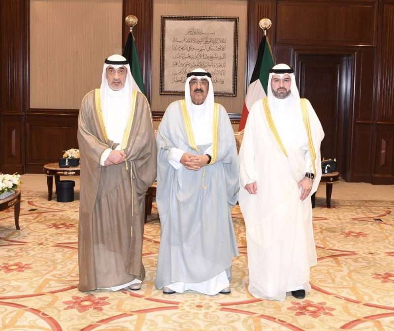 سمو الأمير خلال استقباله اليوسف والمبارك