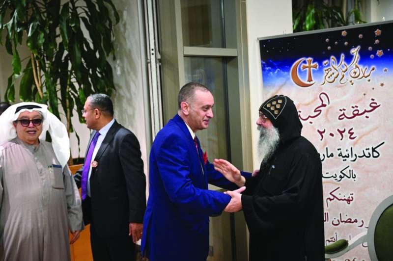 


القمص بيجول يرحب بالزميل إيهاب حشيش 