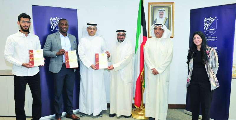 


مدير الجامعة يكرّم المخترعين 