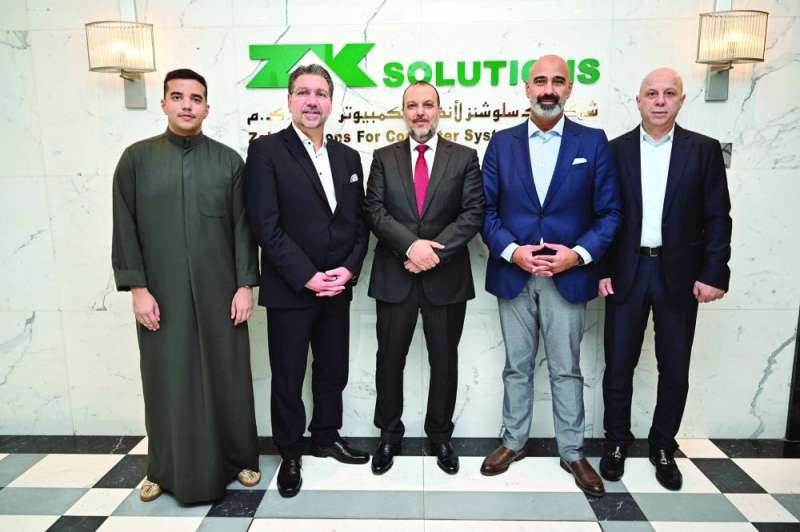 


أشرف أبو الخير وعبدالرحمن أبو الخير ودي فيليبو وبواب وعز الدين إبراهيم في لقطة جماعية 