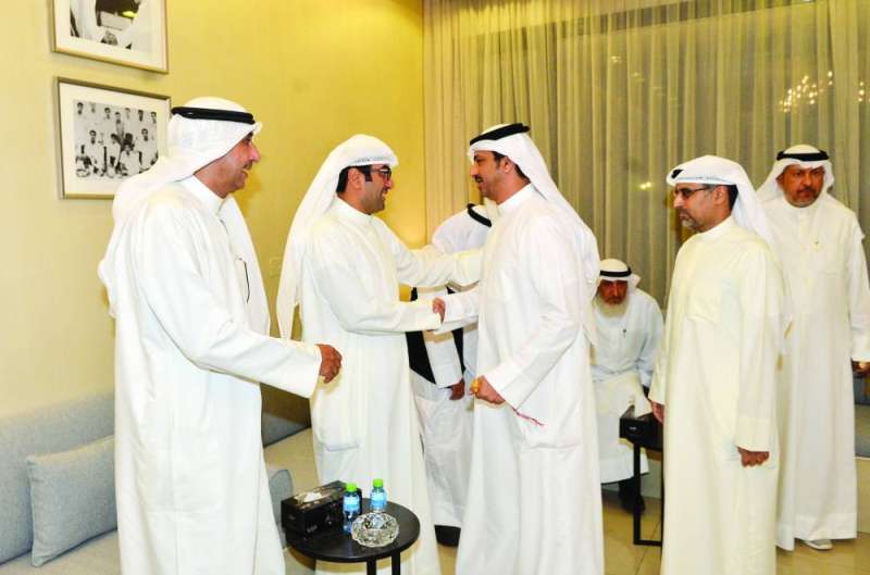 


أحمد الفارس في استقبال المهنئين 